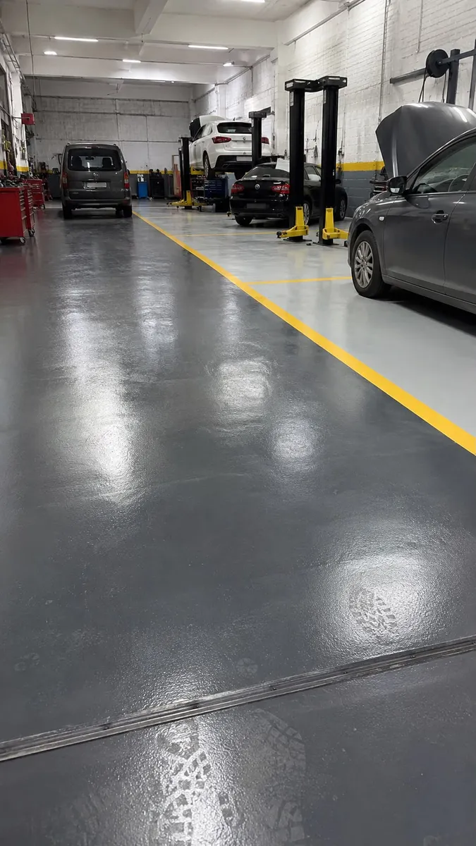Self leveling epoksi zemin kaplama — uygulama detayı